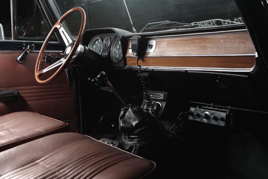 Интерьер Alfa Romeo Giulia 1300 Super Carabinieri (115) 1970 года  (фото 3 из 6)